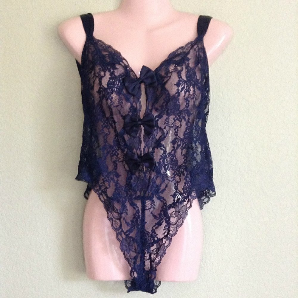 Vintage Victoria's Secret Gold Label Lace Teddy M